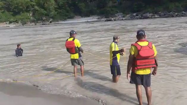 गंगा नदी में छात्रों के डूबने का मामला, 3 छात्रों की तलाश अभी भी जारी, SDRF और स्थानीय गोताखोर तलाश में जुटे