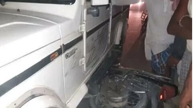 बांदा में दर्दनाक सड़क हादसा, 8 माह की मासूम बच्ची समेत पति पत्नी की मौत