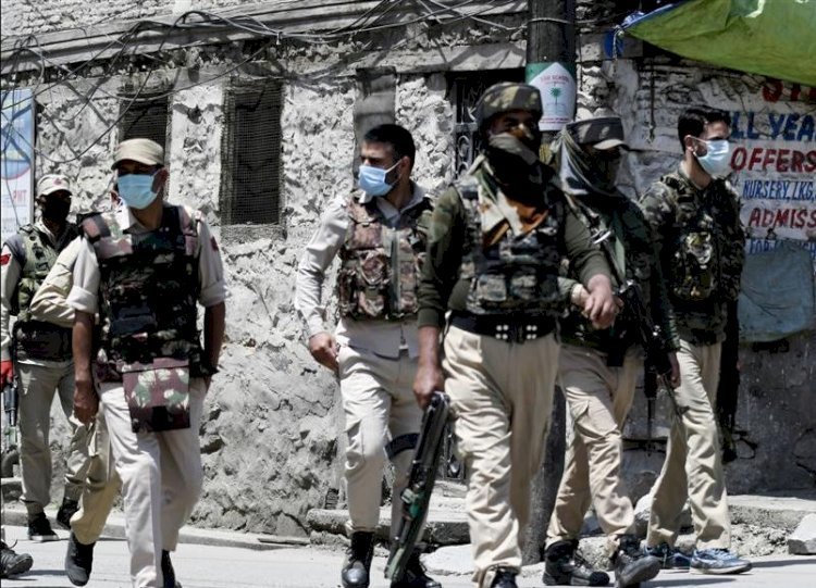 पुलवामा में आतंकवादियों ने की कश्मीरी पंडित की गोली मारकर हत्या, पुलिस ने की पूरे इलाके की घेराबंदी !