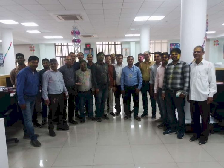 Raibareli-आरेड़िका के प्रशासनिक भवन स्थित अभिकल्प विभाग में आयोजित किया गया होली मिलन कार्यक्रम*
