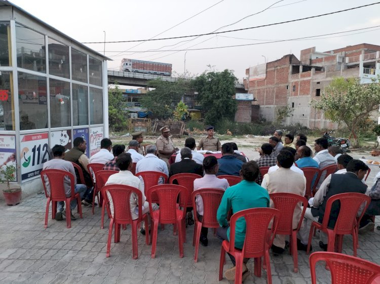 Raibareli-त्योहारों के मद्देनज़र पुलिस ने चलाया सघन चेकिंग अभियान थाने व हुयी पीस कमेटी की बैठक