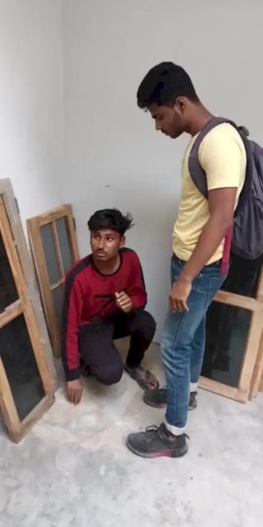 Raibareli-दबंग छात्रों ने छात्र को चप्पलो से जमकर पीटा,वीडीओ हुआ वायरल