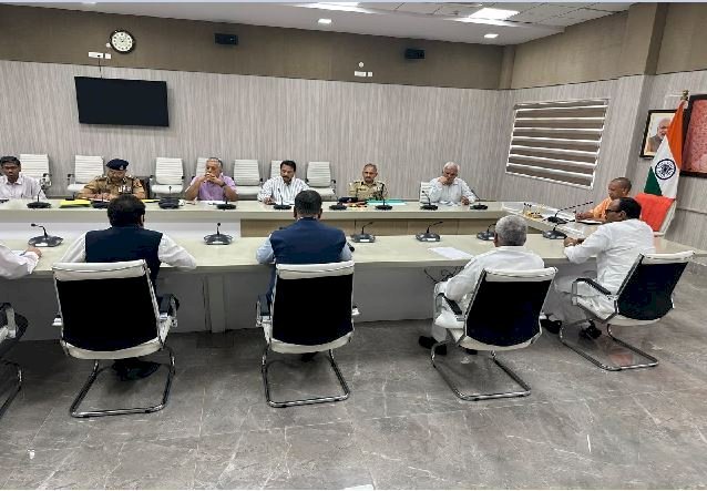 कोविड-19 को लेकर सीएम आवास पर बड़ी बैठक, सभी जिलों में बनाएं डेडिकेटेड हॉस्पिटल