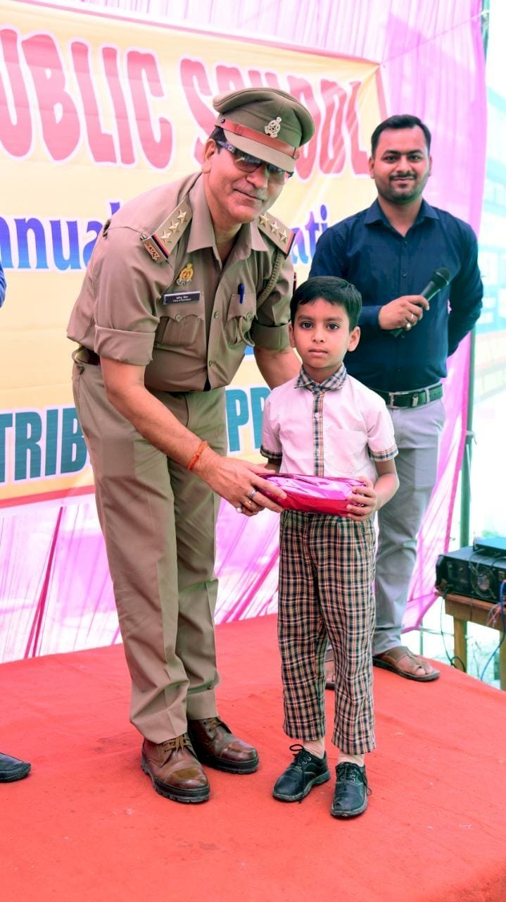 रायबरेली-न्यू एक्सेल पब्लिक स्कूल में वार्षिक परीक्षाफल वितरण समारोह आयोजित,,,,,