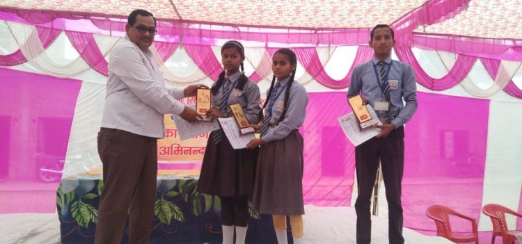 Raibareli-एस. एम. सिंह सरस्वती विद्या मंदिर में हुआ प्रतिभा सम्मान समारोह*