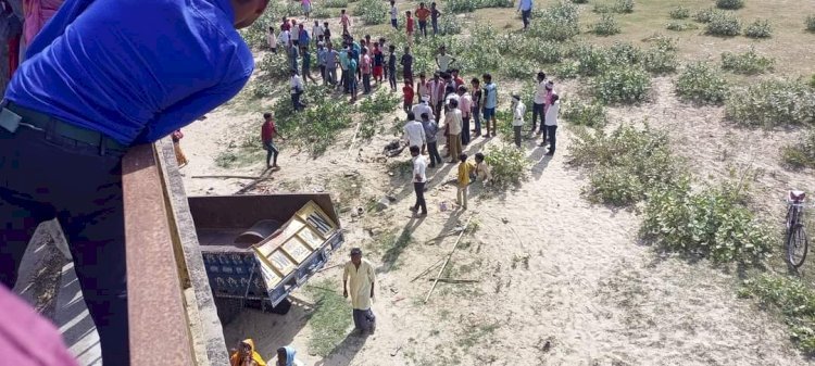शाहजहांपुर : गर्रा नदी की रेलिंग तोड़ पुल से नीचे गिरी ट्रैक्टर-ट्रॉली, हादसे में 6 की मौत कई घायल…