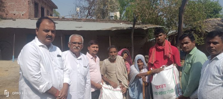 Raibareli-काग्रेसियो के द्वारा दी गई पीड़ितों को सामग्री किट*