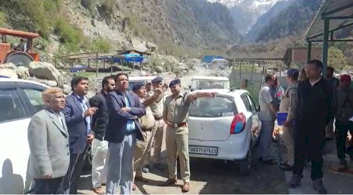 गढ़वाल कमिश्नर ने चारधाम यात्रा व्यवस्थाओं की तैयारियों का लिया जायजा, बोले- संचार सेवाएं रखी जाएं क्रियाशील