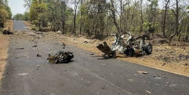 दंतेवाड़ा में बड़ा नक्सली हमला, 11 जवान शहीद