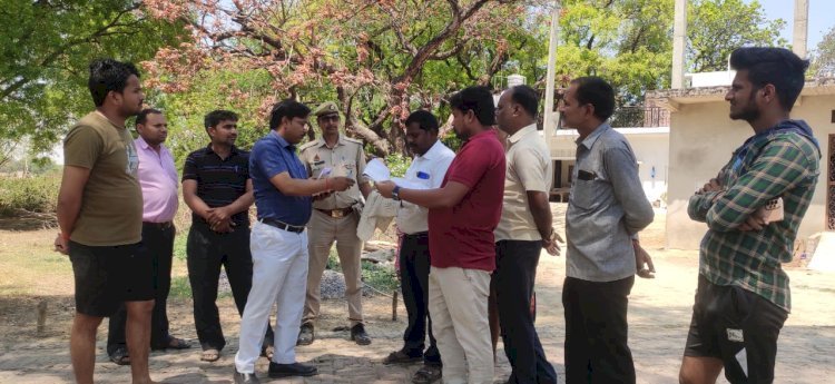 रायबरेली-तहसीलदार ने राजस्व टीम के साथ दौलतपुर गांव पहुंचकर ग्राम सभा की भूमि पर बने माकानों का किया निरीक्षण,,,,