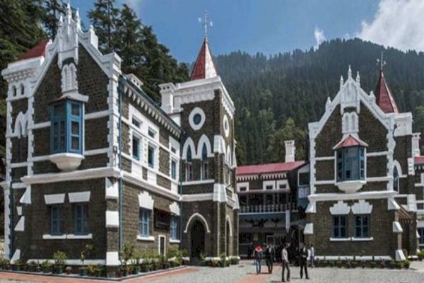 उत्तराखंड हाईकोर्ट को मिले 3 न्यायाधीश, चीफ जस्टिस विपिन सांघी ने तीनों जजों को दिलाई शपथ