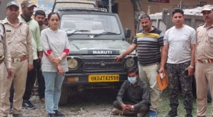 बाघ को परेशान करना जिप्सी ड्राइवर को पड़ा महंगा, वन विभाग ने किया गिरफ्तार, फ़िलहाल बंद की गई सफारी