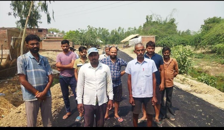 Raibareli-मानक के विपरीत बन रही है सड़क, लोगों में आक्रोश*
