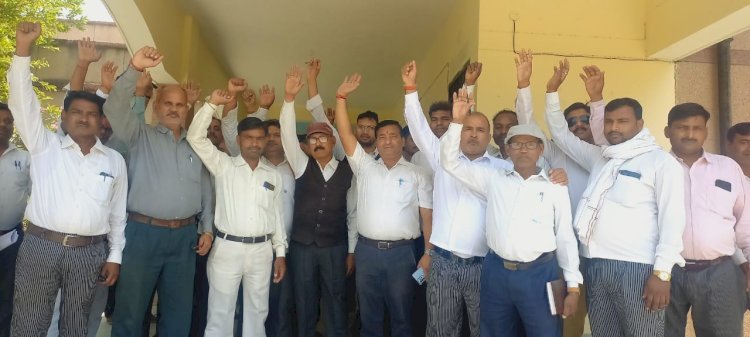 रायबरेली-गोंडा शहर में पुलिस अभिरक्षा में अधिवक्ता की हुई मौत के बाद ऊंचाहार तहसील बार एसोसिएशन के अधिवक्ताओं ने की बैठक,,,,,