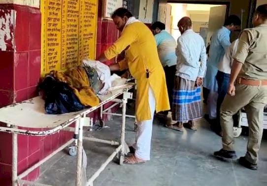 रायबरेली-ब्रह्मौली चौराहा के पास तेज रफ्तार डंपर की टक्कर से बाइक सवार युवक की मौत,एक रेफर