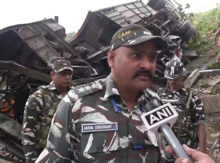 अमृतसर से कटरा जा रही बस खाई में गिरी