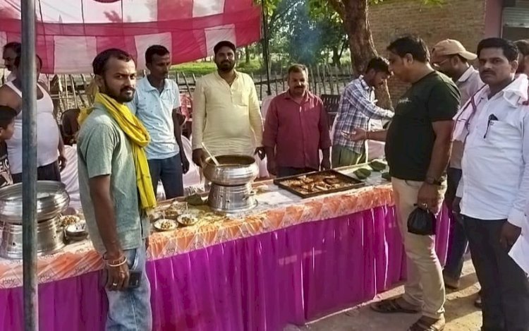 Raibareli-चौथे बड़े मंगलवार के अवसर पर किया गया भंडारे का आयोजन*
