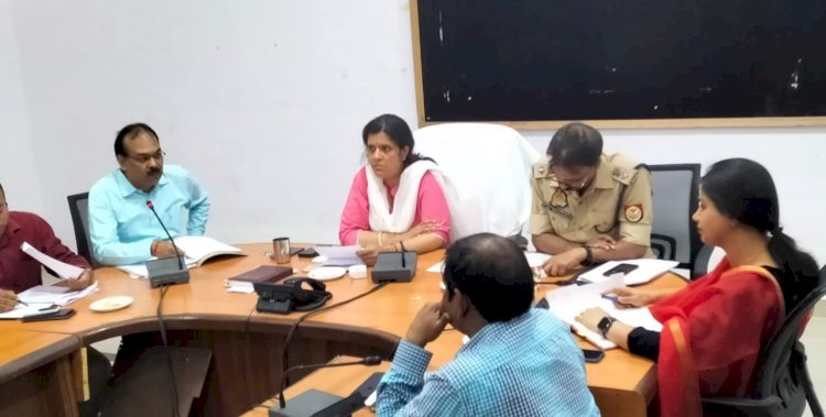 Raibareli-डीएम की अध्यक्षता में जिला स्तरीय सड़क सुरक्षा समिति की बैठक हुई सम्पन्न