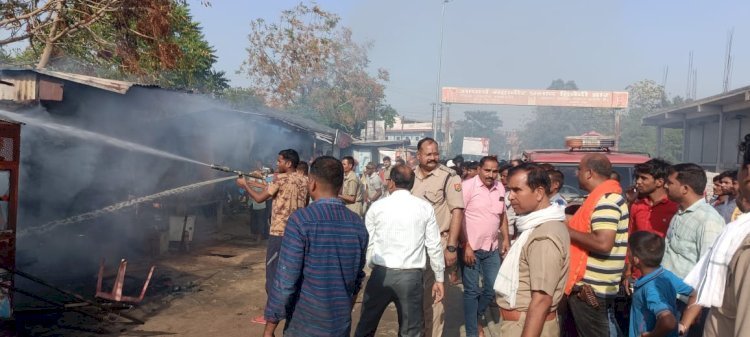 Raibareli-अज्ञात कारणों से लगी आग ने मचाया तांड़व,व्यापारियों में मचा हड़कंप*