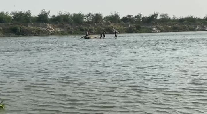 Raibareli-दाह संस्कार में गंगा घाट आये दो युवक गंगा नदी में डूबे