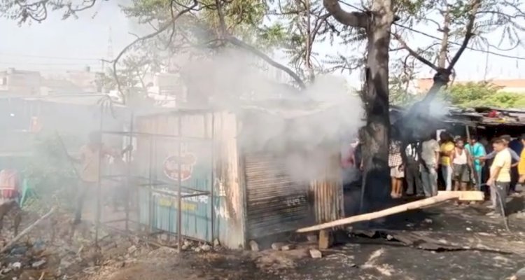 Breaking News-भीषण आग लगने से मचा हड़कम्प