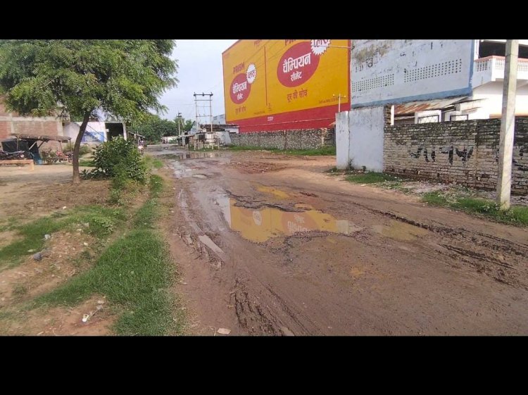 Raibareli-जलभराव के कारण दुकानदारों को  रही है काफी दिक्कत है*