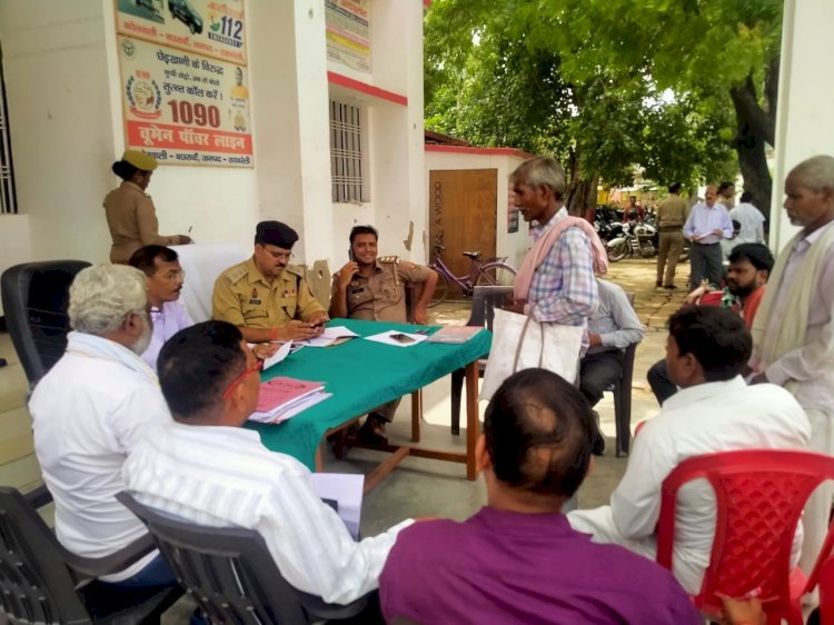 Raibareli-समाधान दिवस पर उप जिलाधिकारी द्वारा राजस्व अधिकारियों को त्वरित निस्तारण के दिए दिशा निर्देश