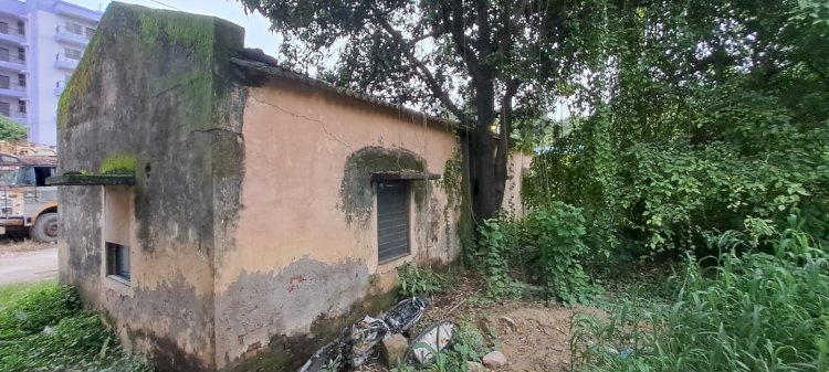 रायबरेली-नाम बड़े दर्शन छोटे,,NTPC स्थित चौकी में एक कमरा तक नही,,,?