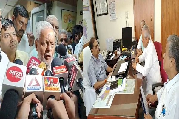 सपा डेलिगेशन ने निर्वाचन आयोग से की शिकायत, राजेंद्र चौधरी बोले- भाजपा के इशारे पर पुलिस और प्रशासन फैला रहा आतंक