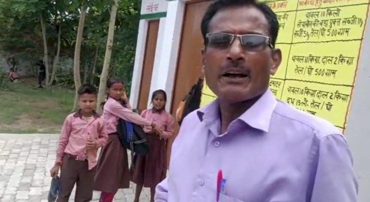 विद्यालय को समय से पहले बंद करने को लेकर नोकझोंक का वीडीओ वायरल