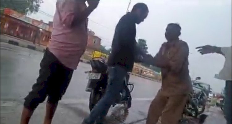 Raibareli-सस्पेंड हुआ नशे में धुत सिपाही 