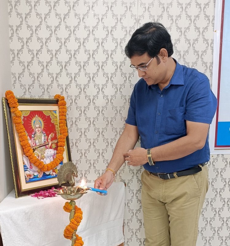 हिंदी भारतीय परंपरा, संस्कृति व संस्कारों की सच्ची संवाहक - पोस्टमास्टर जनरल कृष्ण कुमार यादव*