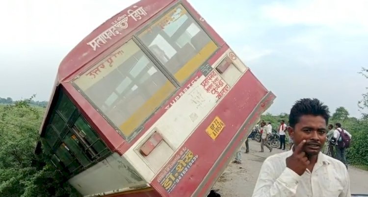 अनियंत्रित होकर खाई में गिरी बस
