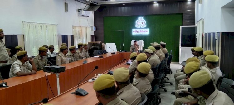 Raibareli-अपर पुलिस अधीक्षक द्वारा डायल-112 व सभी थानों की एंटी रोमियो टीम के साथ गोष्ठी का आयोजन