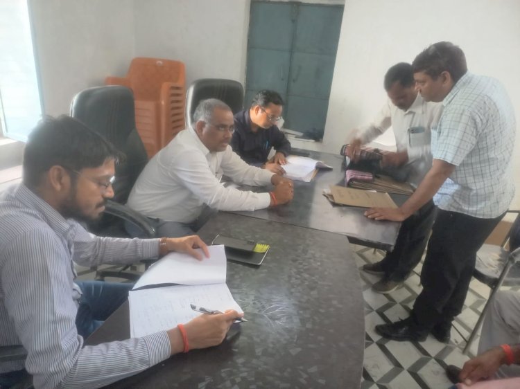 रायबरेली- गंगौली ग्राम सभा में 60 लाख की घोटाले की शिकायत के बाद जांच करने पहुची टीम,,,