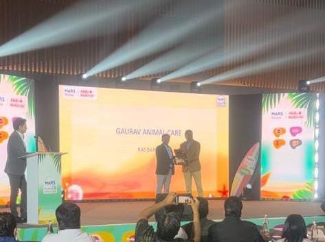 पशु चिकित्सक डॉक्टर सौरभ त्रिपाठी का मॉरीशस में हुआ सम्मान