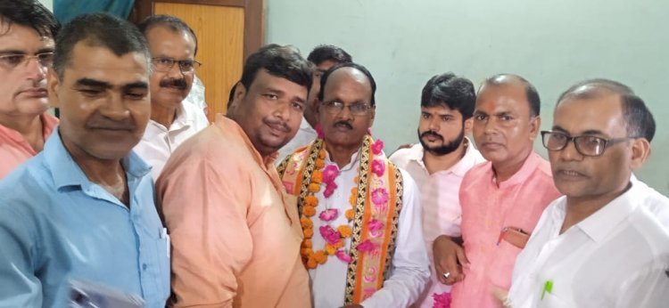 भाजपा मंडल अध्यक्ष ने नवनियुक्त जिला अध्यक्ष को दी बधाई*