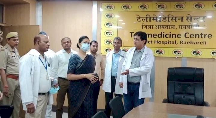 डीएम हर्षिता माथुर ने जिला अस्पताल का किया औचक निरीक्षण मचा हडकंप