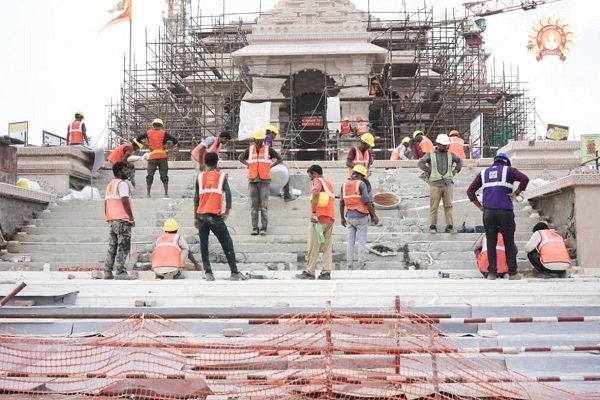 राम मंदिर उद्घाटन की भव्य तैयारी, नक्काशीदार दरवाजे पर दिखा ये अदभुत चमत्कार