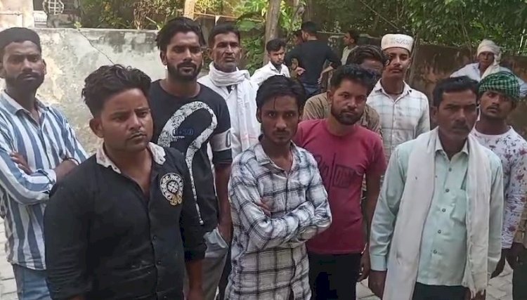 झाड़ू लगा रही युवती का दबंग खींच रहा था फोटो, विरोध करने पर पिता को पीटकर उतारा मौत के घाट