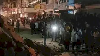 सतना में देर रात तीन मंजिला इमारत ढही, कई लोगों के फंसने की आशंका