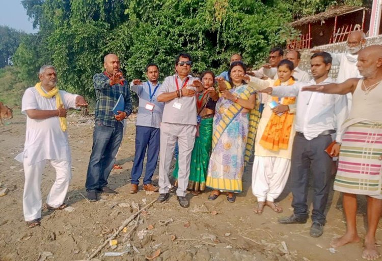 रायबरेली- नमामि गंगे फाउंडेशन के राष्ट्रीय अध्यक्ष ने शनिवार की शाम गोकना गंगा घाट पहुंचकर गंगा स्वच्छता का लिया जायजा,,,,