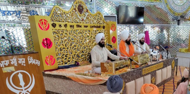 बिन गुरु पूरे नाही उद्धार_ " बाबा नानक आखे एहो विचार "व "धन गुरु नानक धन गुरु नानक"