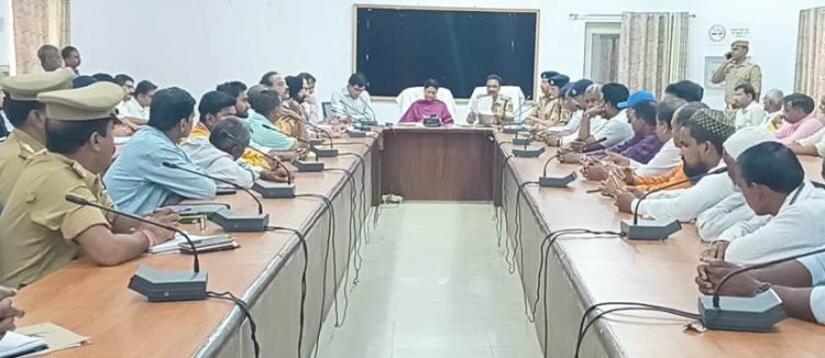 अराजक तत्वों पर रखे कड़ी नजर: डीएम हर्षिता माथुर