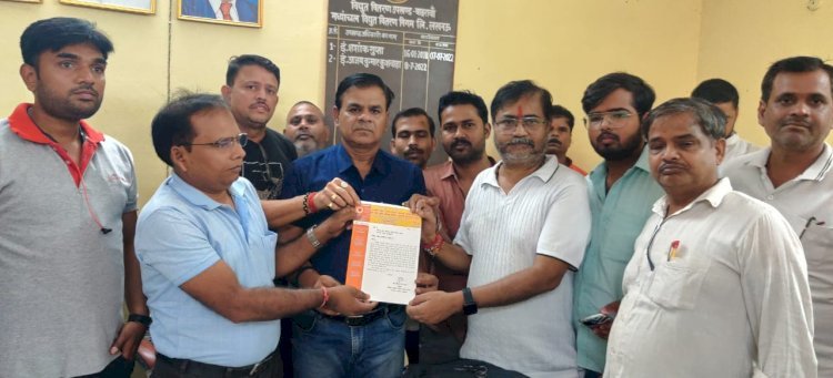 बिजली कटौती के खिलाफ व्यापार मंडल ने दिया ज्ञापन