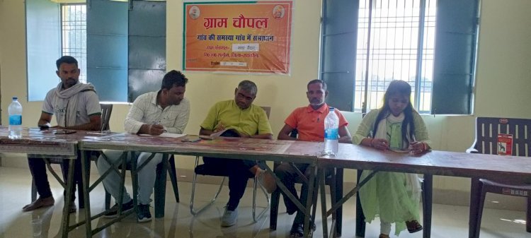 Raibareli--ग्राम पंचायत चौपाल में उठा नल मरम्मत का मुद्दा।