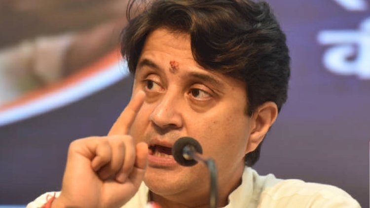 कमलनाथ और दिग्विजय की जुगलबंदी पर सिंधिया का वार, कांग्रेस के मेनिफेस्टो को क्यों करार दिया गहरा गड्ढा?