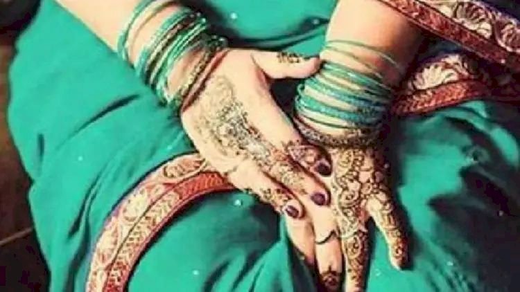 तीन बच्चों की मां को गैर मर्द से हुआ इश्‍क, गर्भवती हुई तो पत‍ि बोला