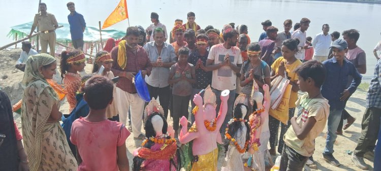Raibareli-शांति पूर्वक हुआ देवी प्रतिमाओं का भू विसर्जन