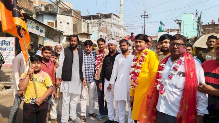 रायबरेली-दुर्गा पूजा मूर्ति विसर्जन करने जा रहे श्रद्धालुओं को रोककर मुस्लिम समुदाय के लोगों ने फूल माला पहनाकर किया स्वागत,,